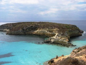 Lampedusa House, Lampedusa e Linosa